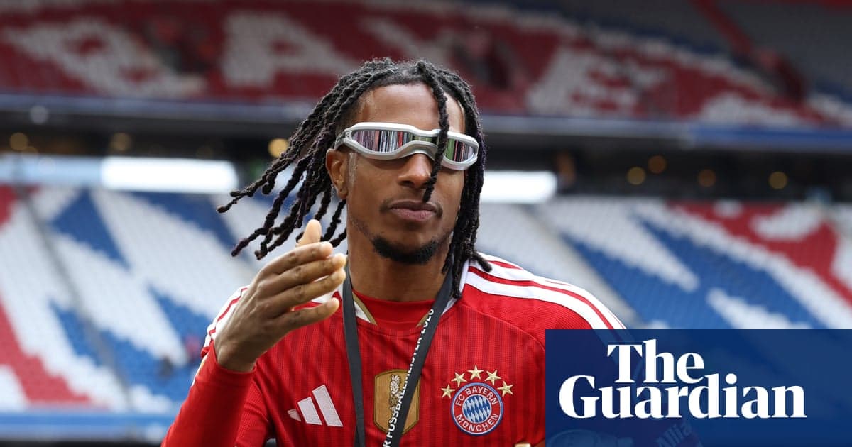 Player wearing sunglasses in Bayern Munich jersey