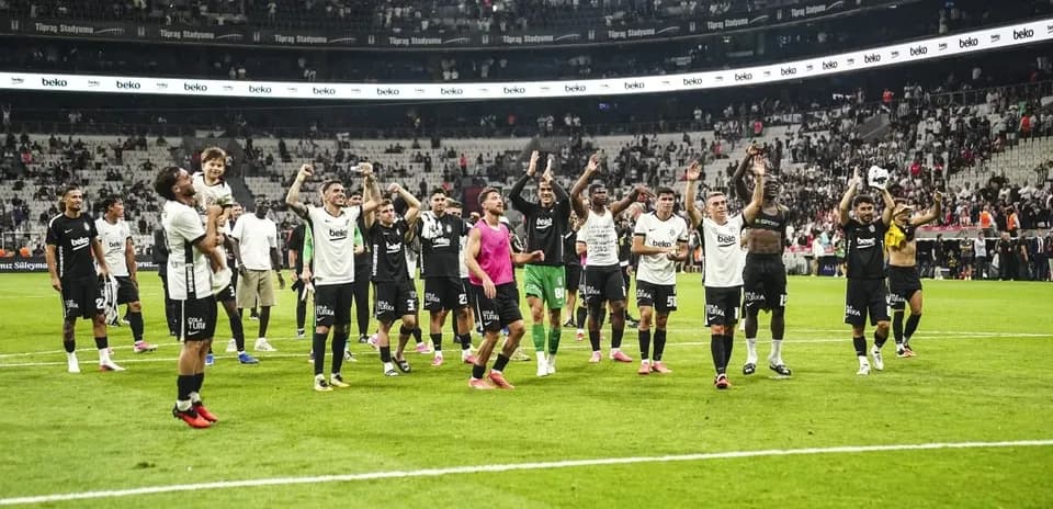Beşiktaş players celebrating after the match