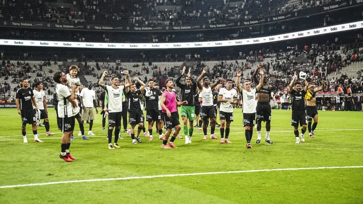 Beşiktaş players celebrating after the match