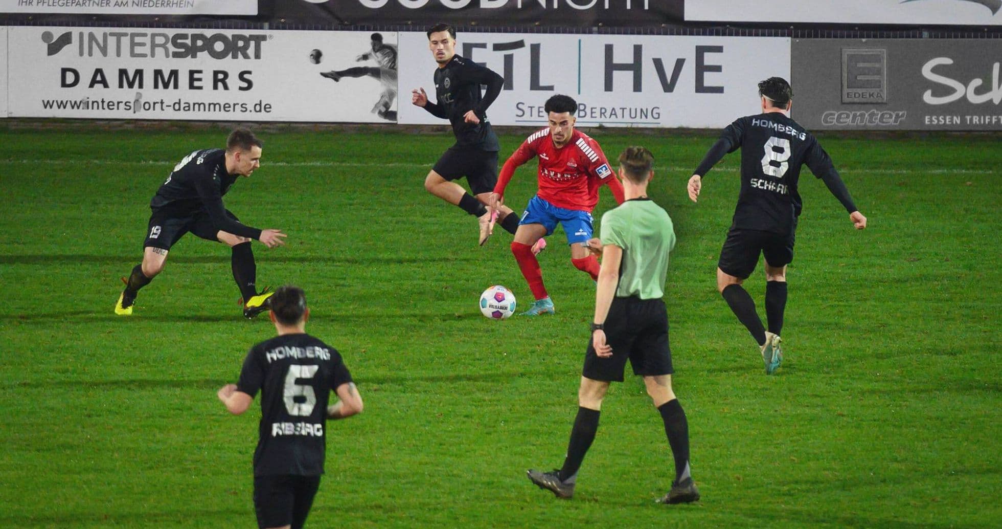 Players competing for the ball during Homberg match