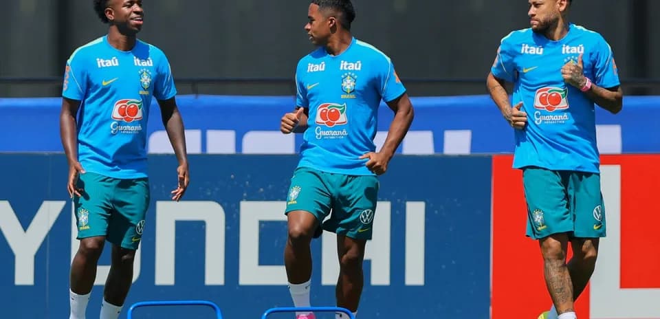 Brazilian players training ahead of World Cup match