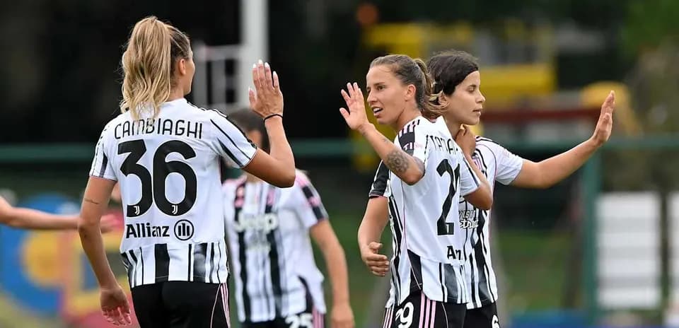 Juventus Women players celebrating a goal