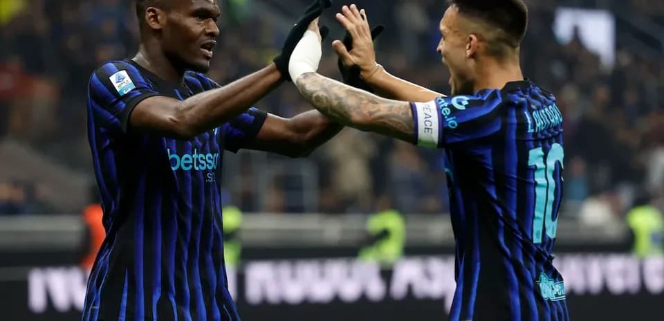 Players celebrating during Serie A match