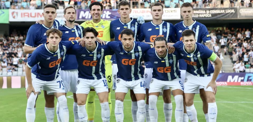 Dynamo Kyiv team posing before the match