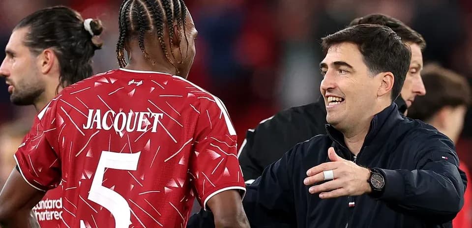 Coach congratulating player Jacquet after match