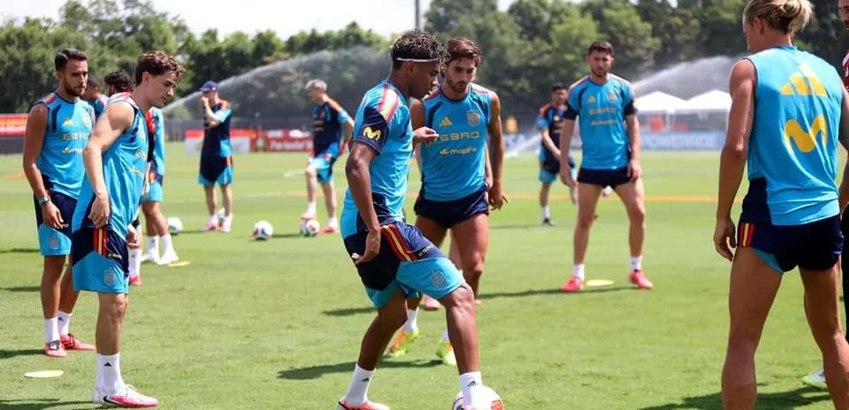 Spanish national team training on the field