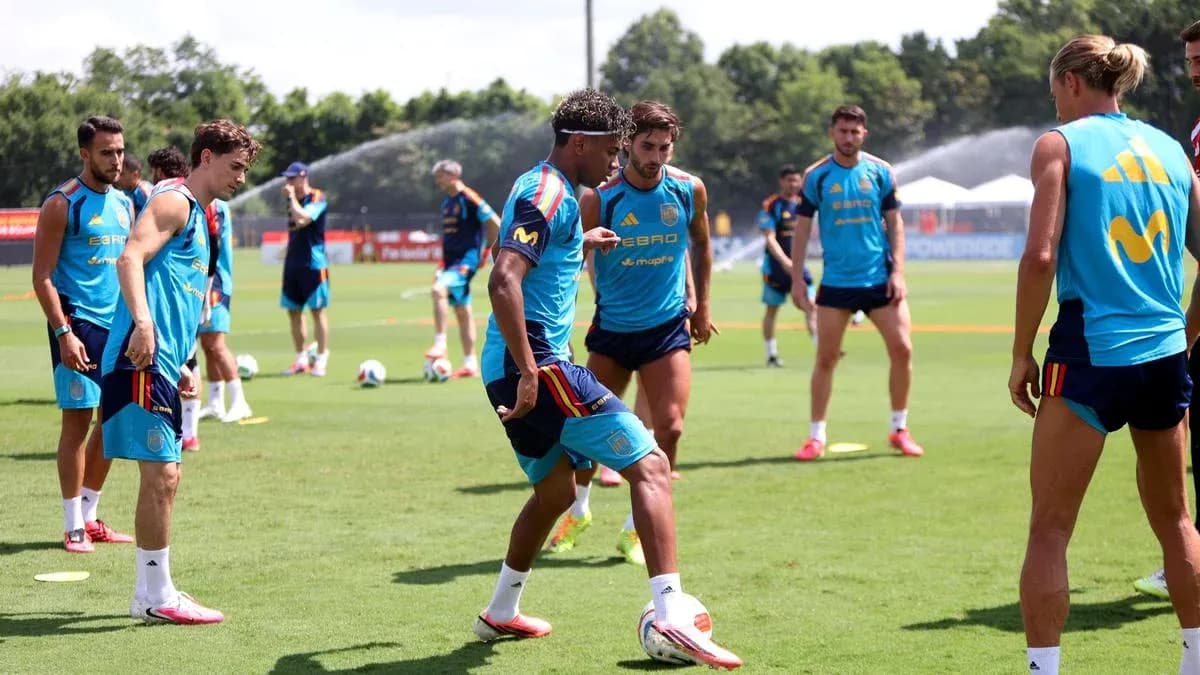 Spanish national team training on the field