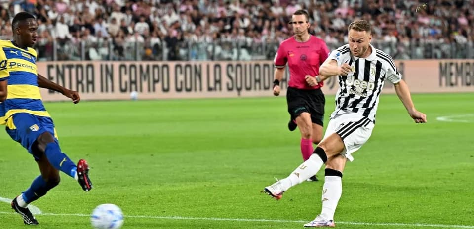 Juventus player taking a shot against Parma