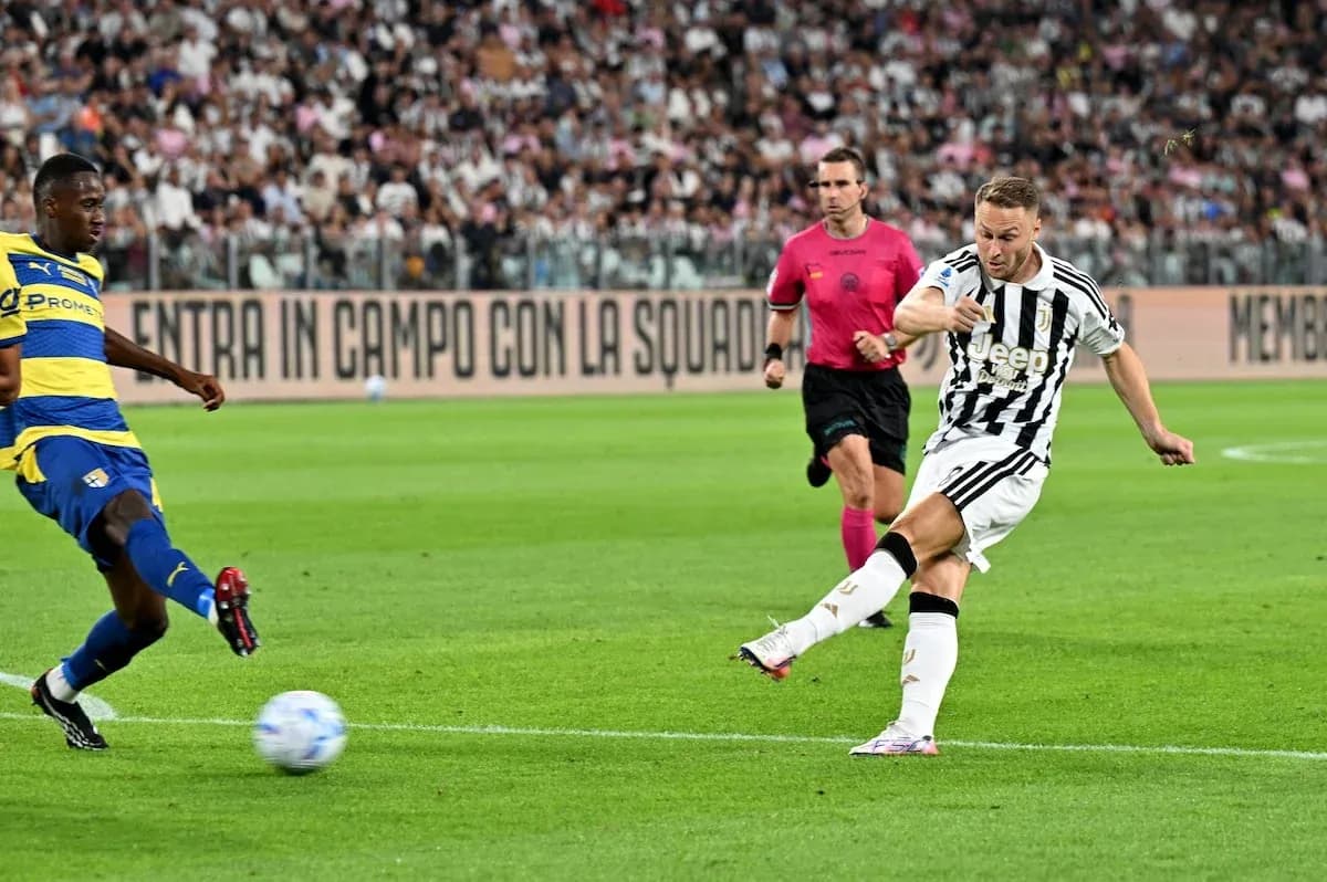 Juventus player taking a shot against Parma