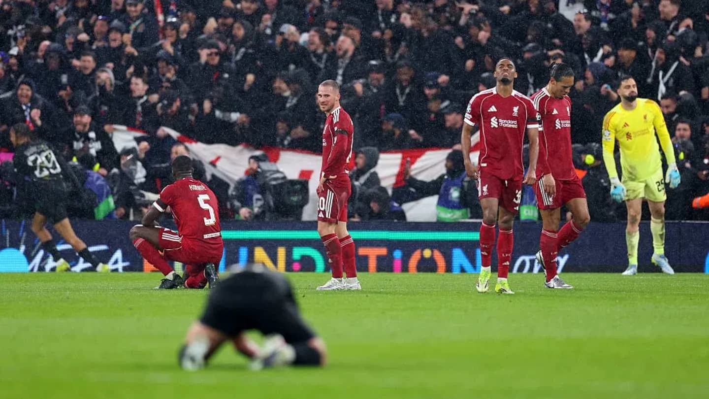 Liverpool players dejected after match loss