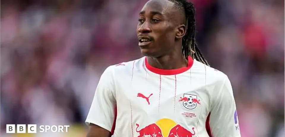 Player in RB Leipzig jersey during match