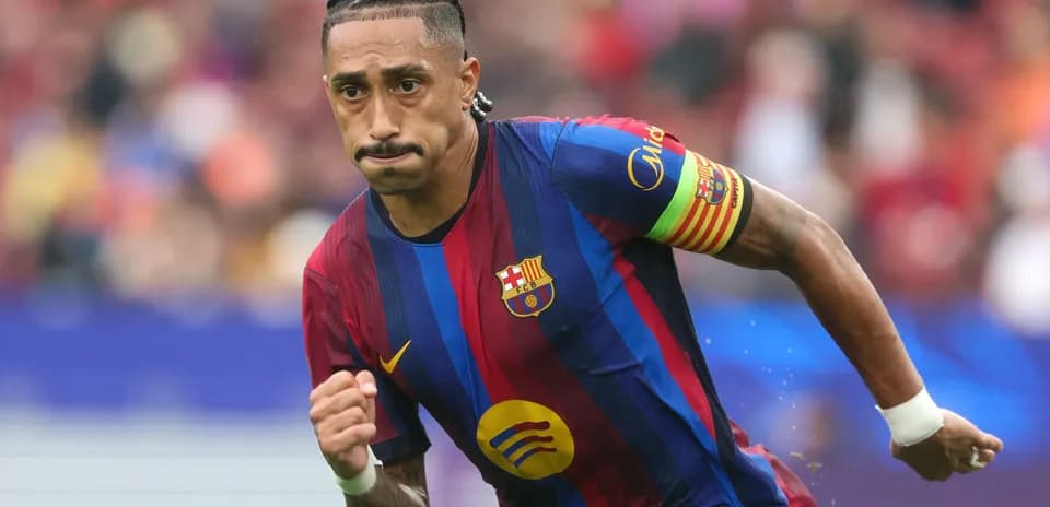 Player running during a FC Barcelona match