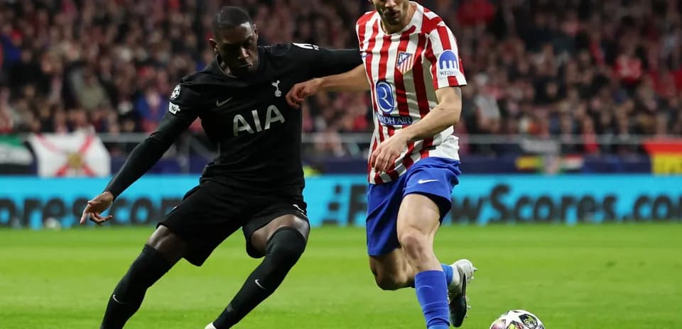 Player from Tottenham challenges Atletico Madrid player