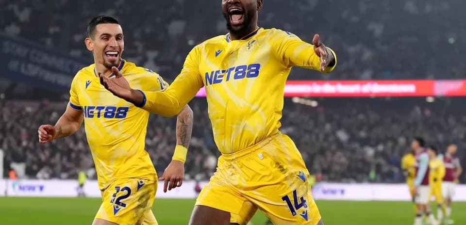 Players celebrating goal during Crystal Palace match