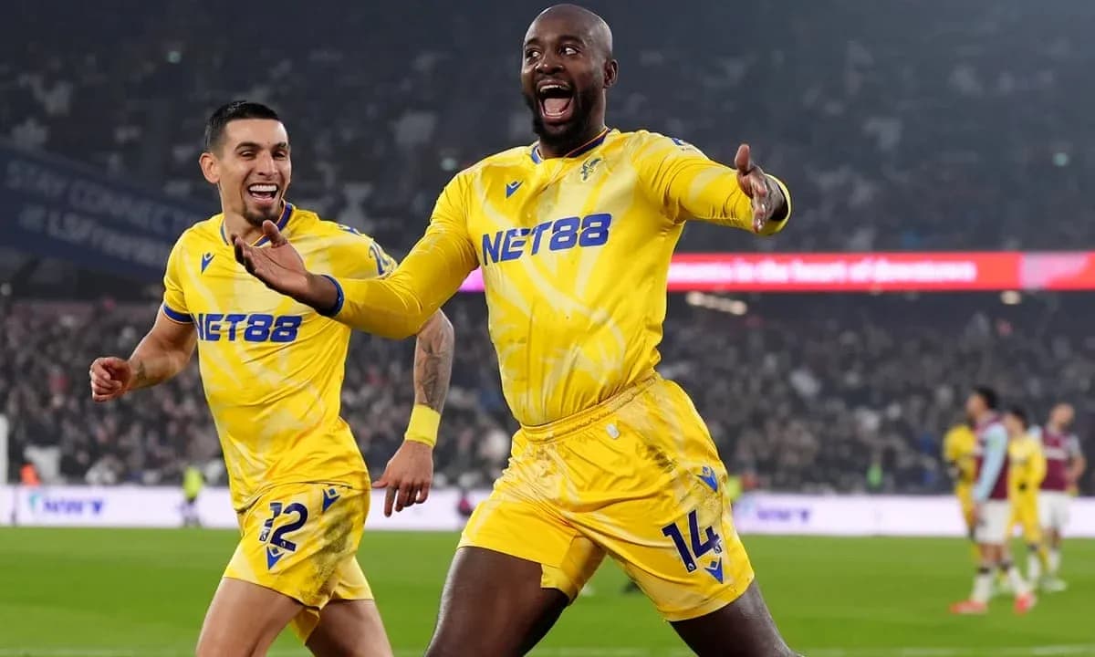 Players celebrating goal during Crystal Palace match