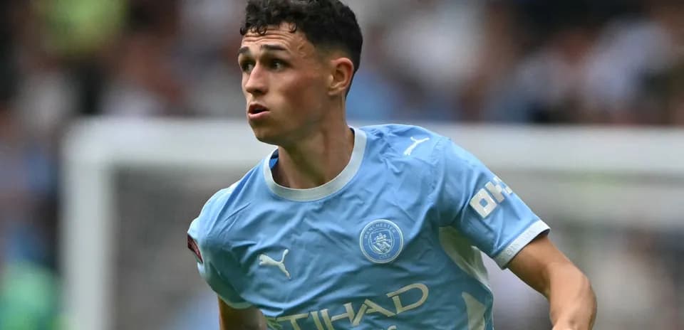 Phil Foden running on the pitch during match