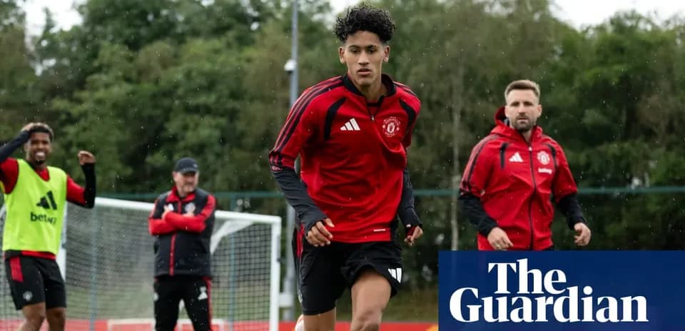 Player training during Manchester United practice session