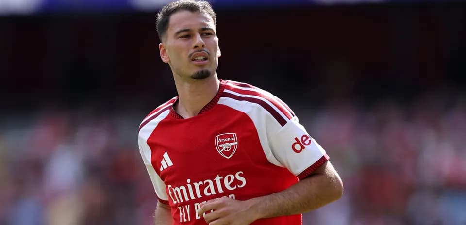 Arsenal player running on the pitch during match