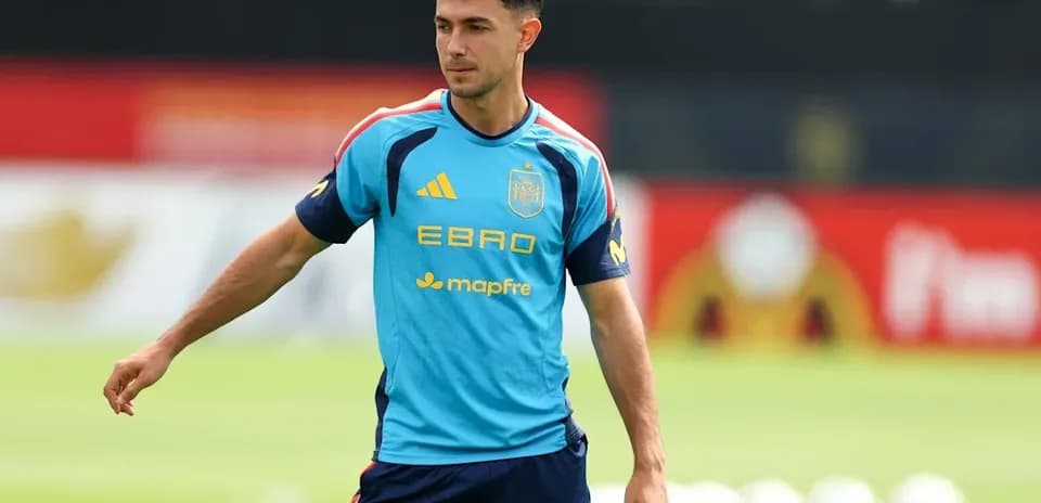 Player training in Spain national team kit