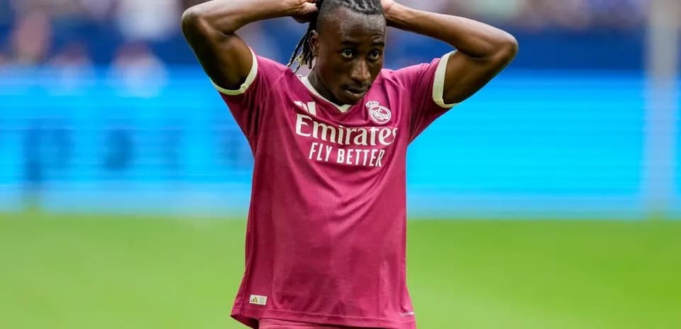 Player in pink jersey reacting during match
