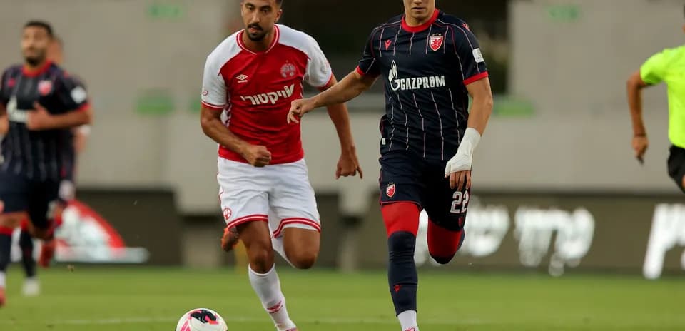 Players from FK Crvena Zvezda and Hapoel Beer Sheva competing