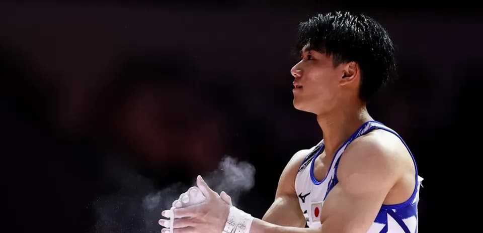 Gymnast preparing with chalk before routine