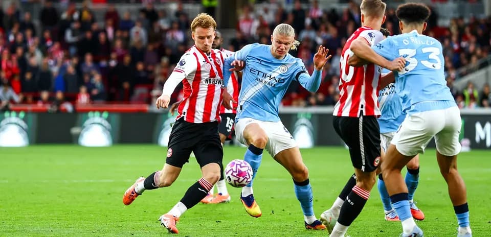 Manchester City player challenged by Brentford defender