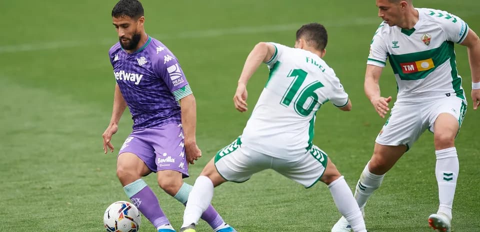 Real Betis players competing against Elche