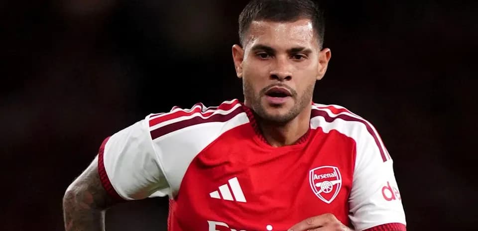 Player running in Arsenal jersey during match