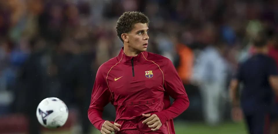 Player warming up in FC Barcelona training kit
