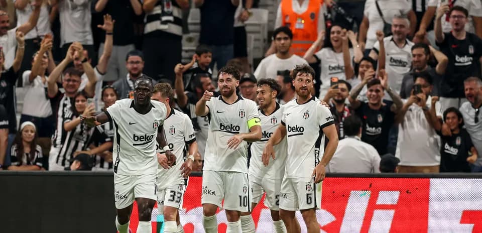 Beşiktaş players celebrating a goal with fans