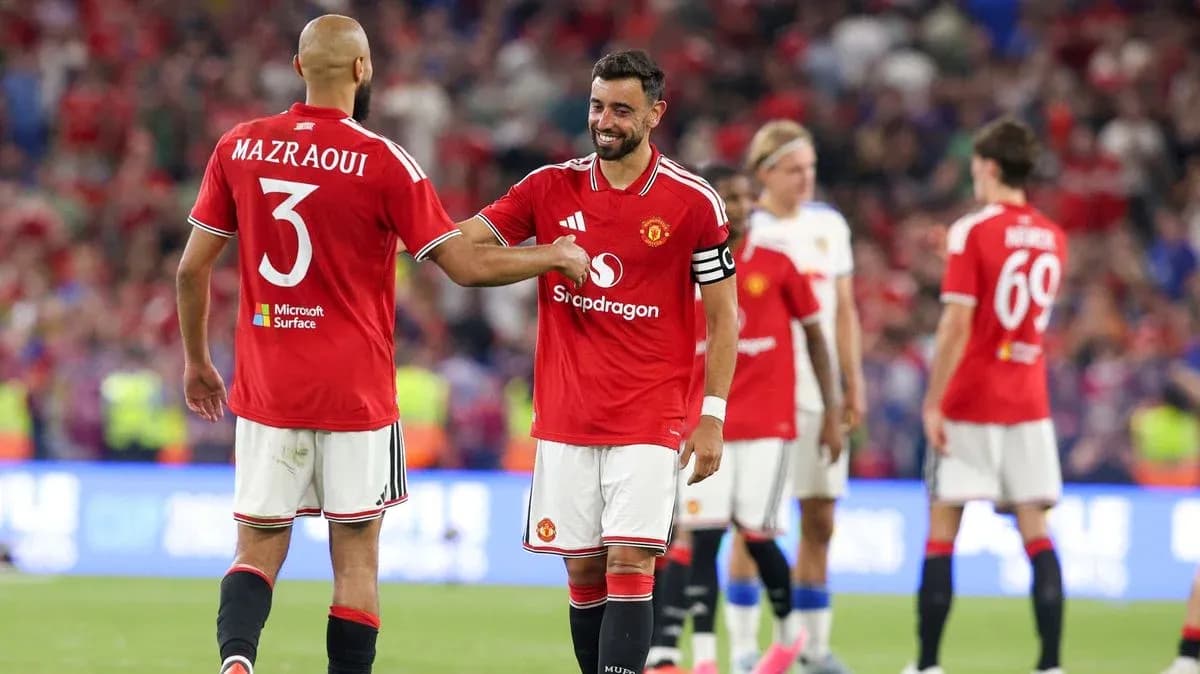 Bruno Fernandes and Mazraoui celebrating on the pitch
