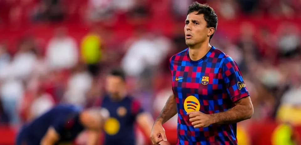 Player warming up in Barcelona kit before match