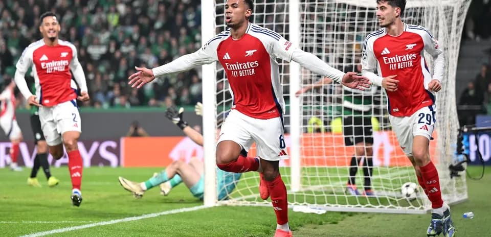 Arsenal players celebrating a goal against Sporting CP