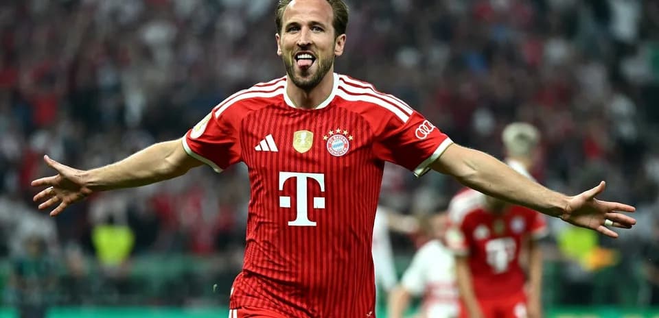 Player celebrating a goal in Bayern Munich kit