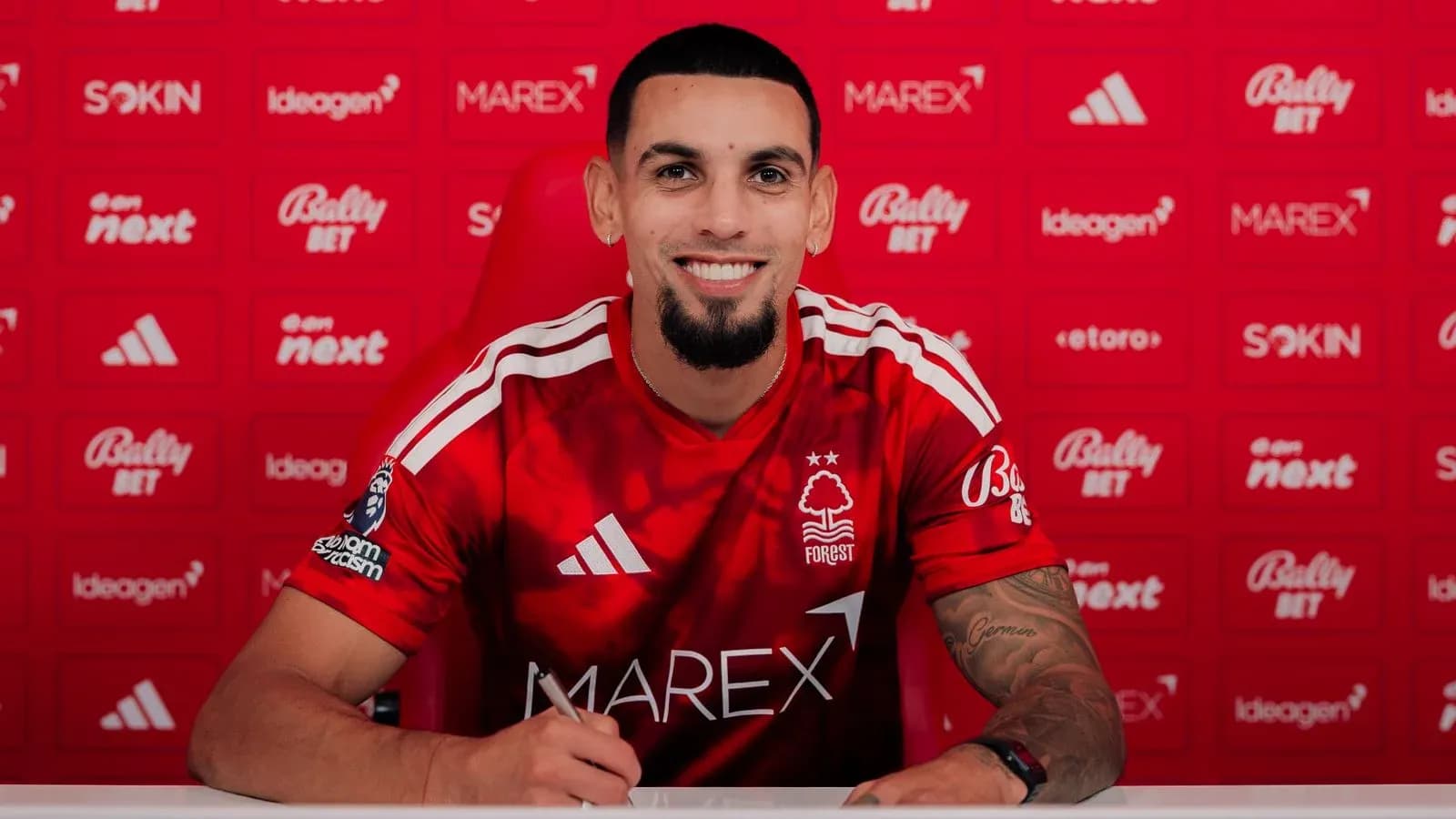 Player signing contract at Nottingham Forest announcement