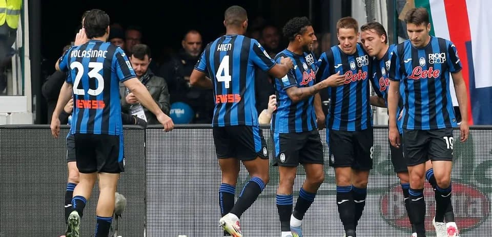 Atalanta players celebrating during match