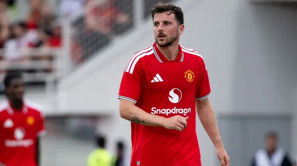 Player in red Manchester United jersey on field