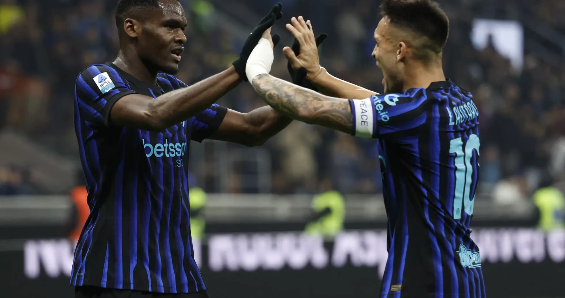 Players celebrating goal during Lazio vs Inter match