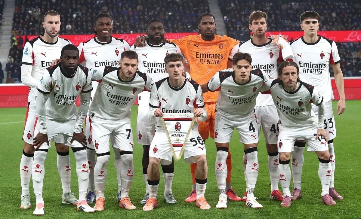 AC Milan team photo before match