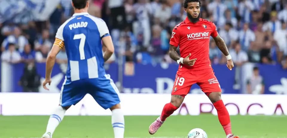 Player in red jersey dribbling against Espanyol