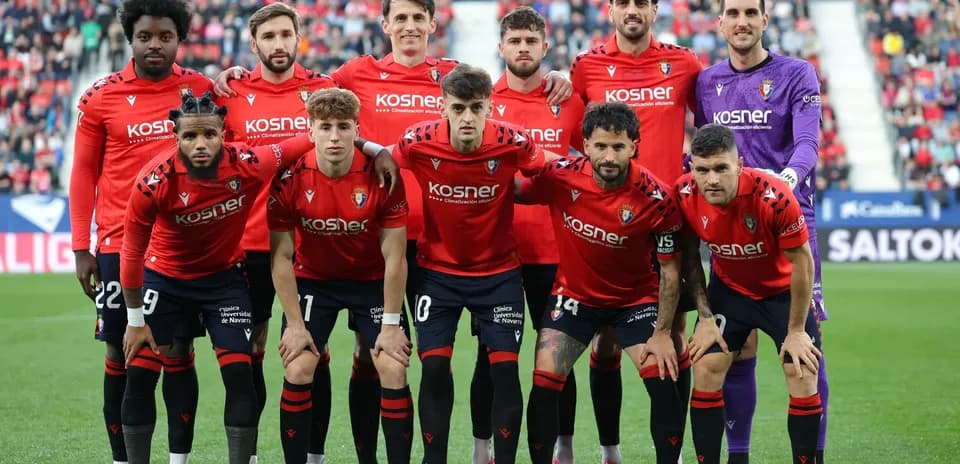 Osasuna team photo before La Liga match