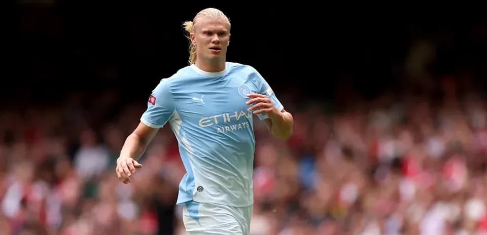 Erling Haaland running on the pitch during match