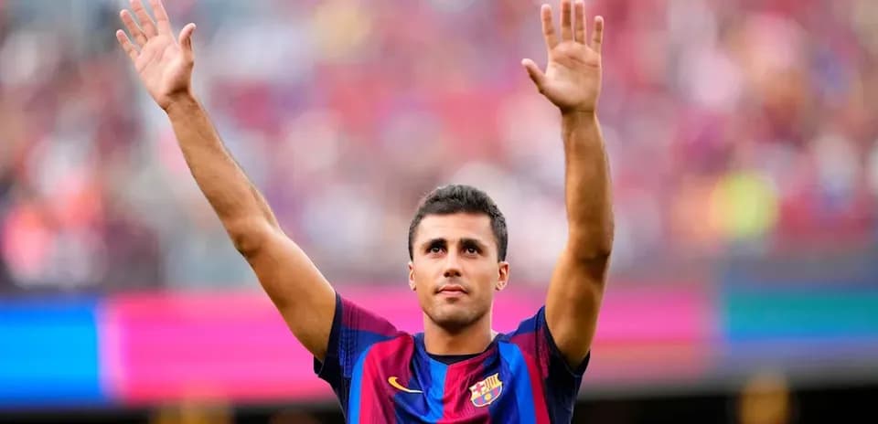 Player raising hands during Barcelona match celebration