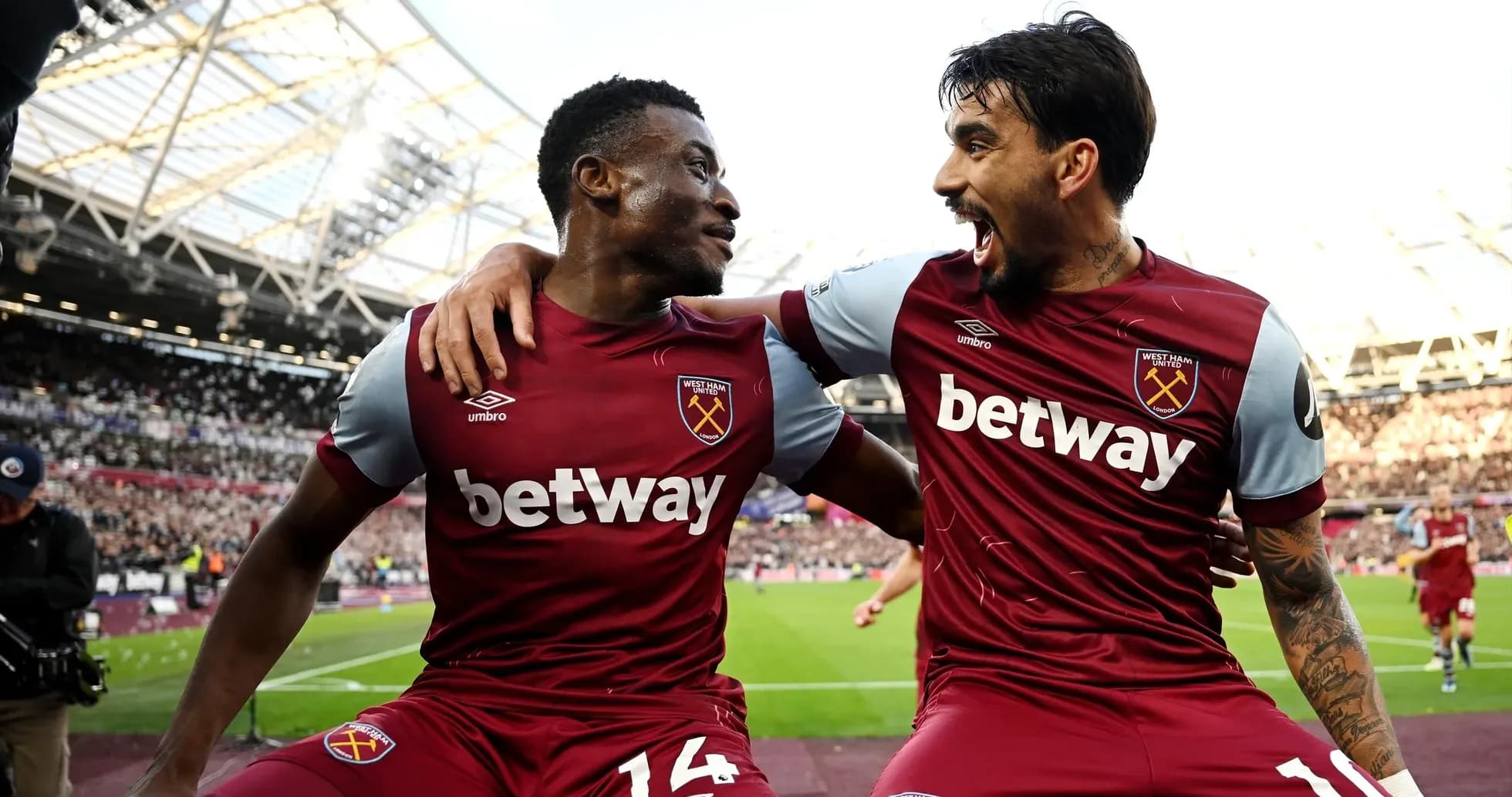 West Ham players celebrating a goal