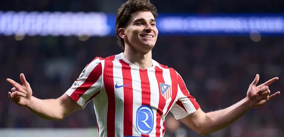 Player celebrating in Atlético Madrid jersey during match
