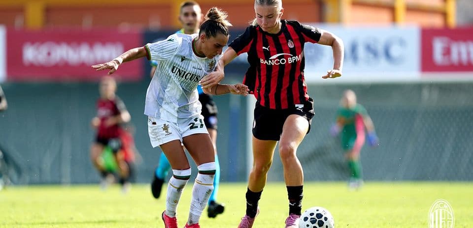 Ternana W player competing against AC Milan W player