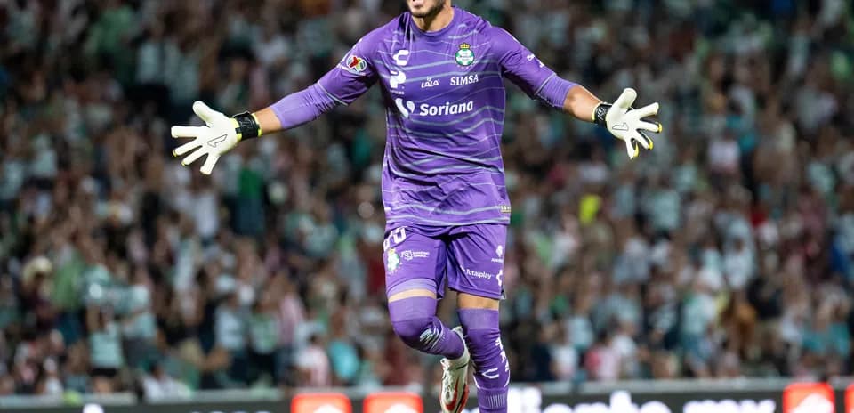 Goalkeeper celebrating during Santos Laguna match