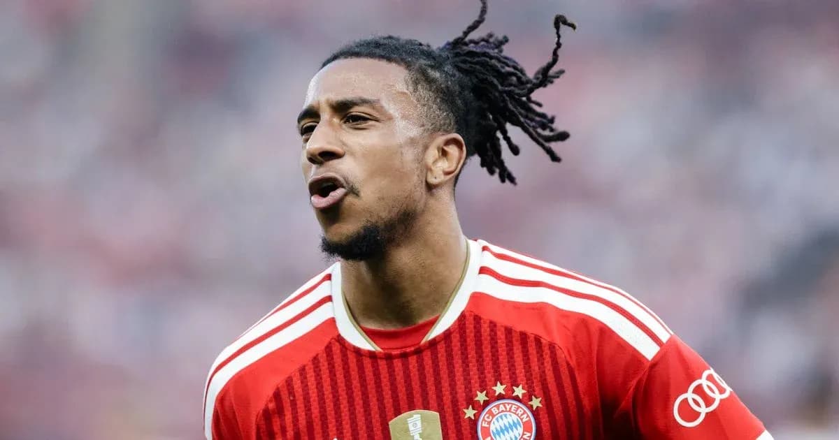Player celebrating in Bayern Munich jersey during match