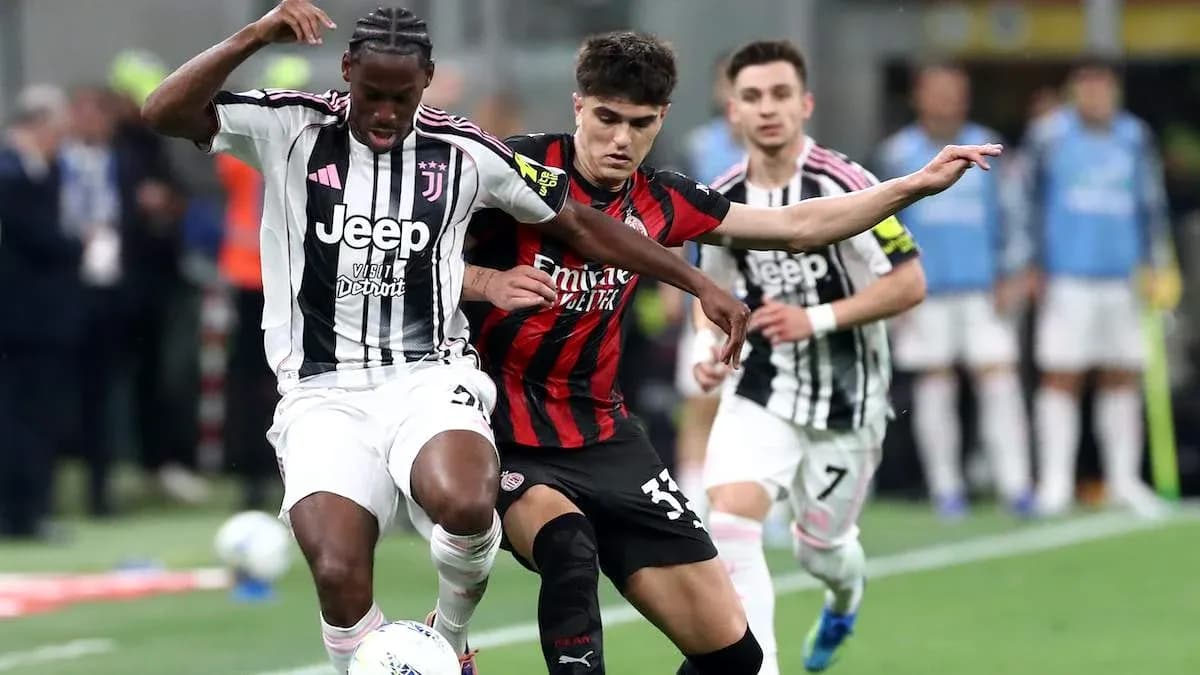 Juventus and AC Milan players contesting for the ball